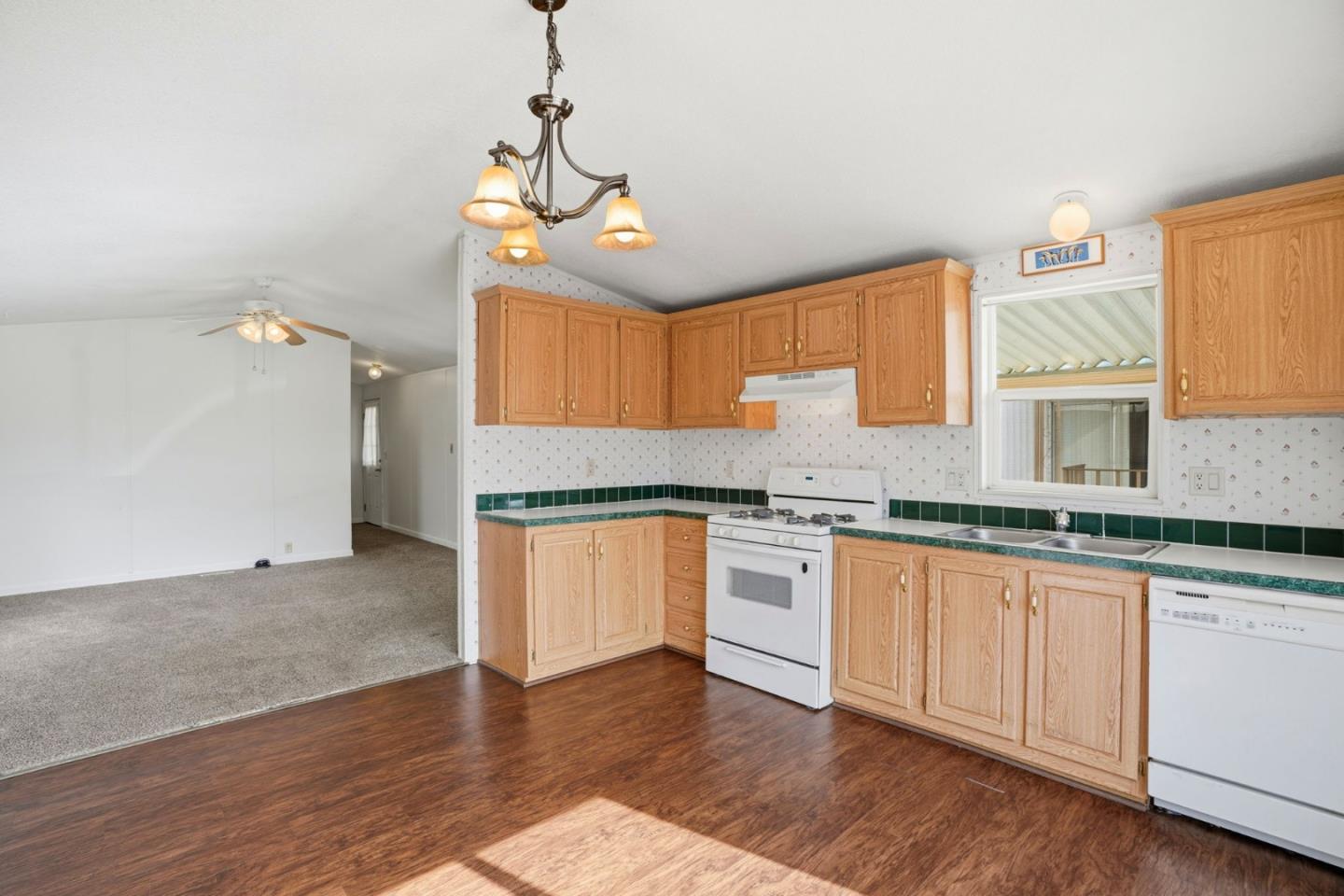 Detail Gallery Image 11 of 25 For 55 San Juan Grade Rd #17,  Salinas,  CA 93906 - 2 Beds | 2 Baths