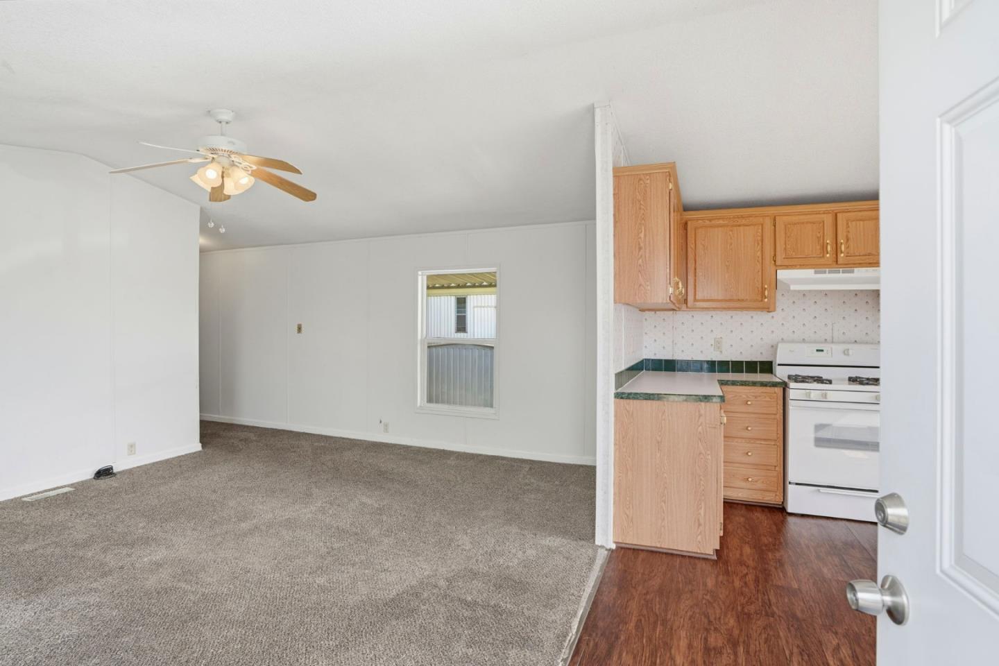 Detail Gallery Image 5 of 25 For 55 San Juan Grade Rd #17,  Salinas,  CA 93906 - 2 Beds | 2 Baths