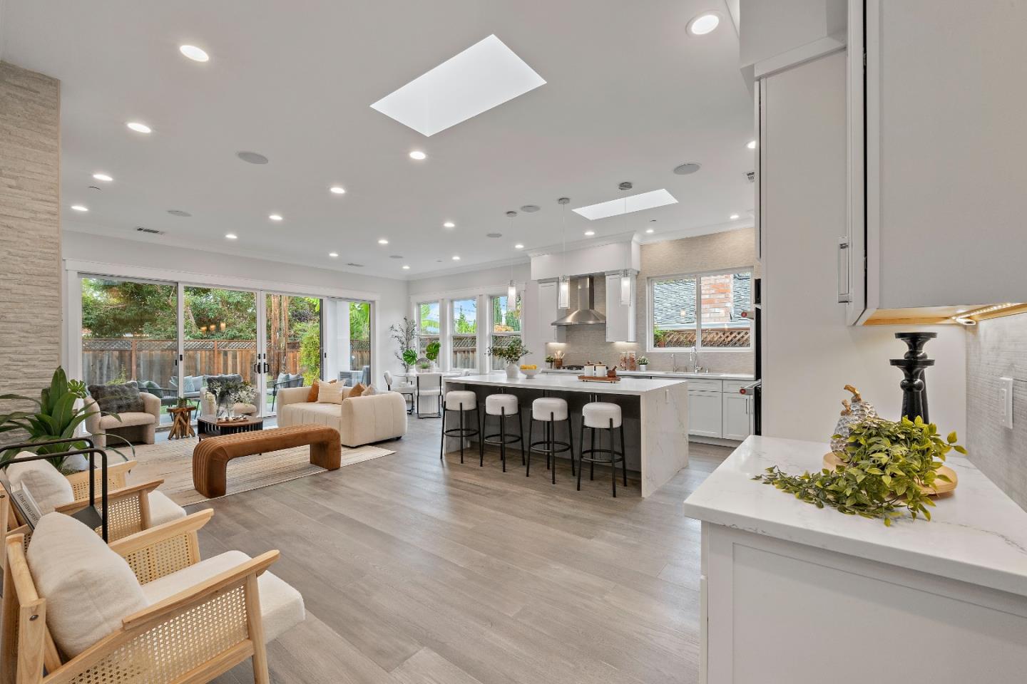 Detail Gallery Image 26 of 74 For 18823 Casa Blanca Ln, Saratoga,  CA 95070 - 5 Beds | 4/1 Baths