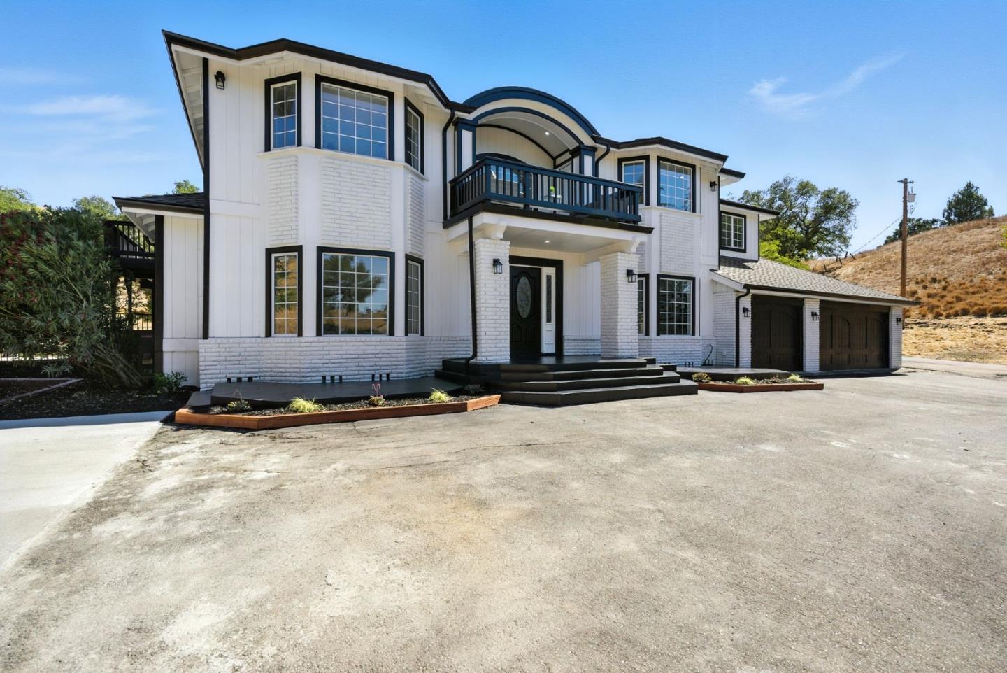 Detail Gallery Image 2 of 65 For 6650 Johnston Rd, Pleasanton,  CA 94588 - 6 Beds | 3/1 Baths