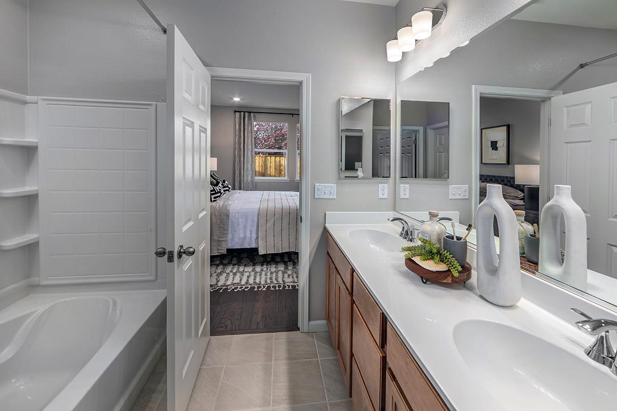Detail Gallery Image 12 of 13 For 461 Walk About Way, Hollister,  CA 95023 - 3 Beds | 2 Baths