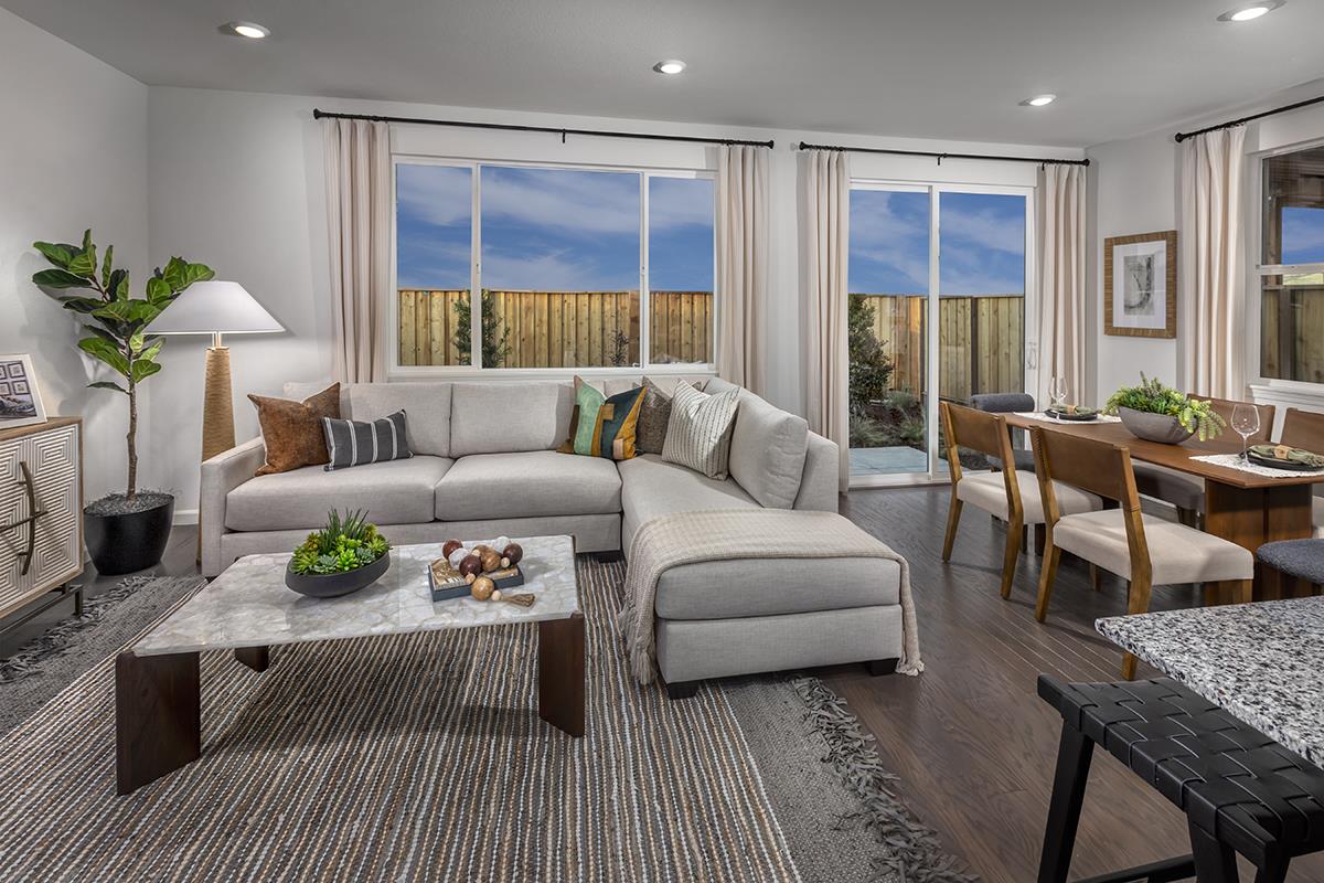 Detail Gallery Image 3 of 13 For 461 Walk About Way, Hollister,  CA 95023 - 3 Beds | 2 Baths