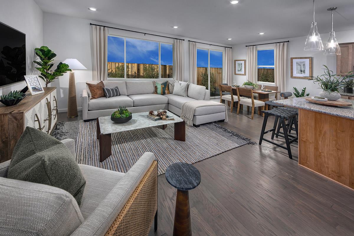 Detail Gallery Image 4 of 13 For 461 Walk About Way, Hollister,  CA 95023 - 3 Beds | 2 Baths