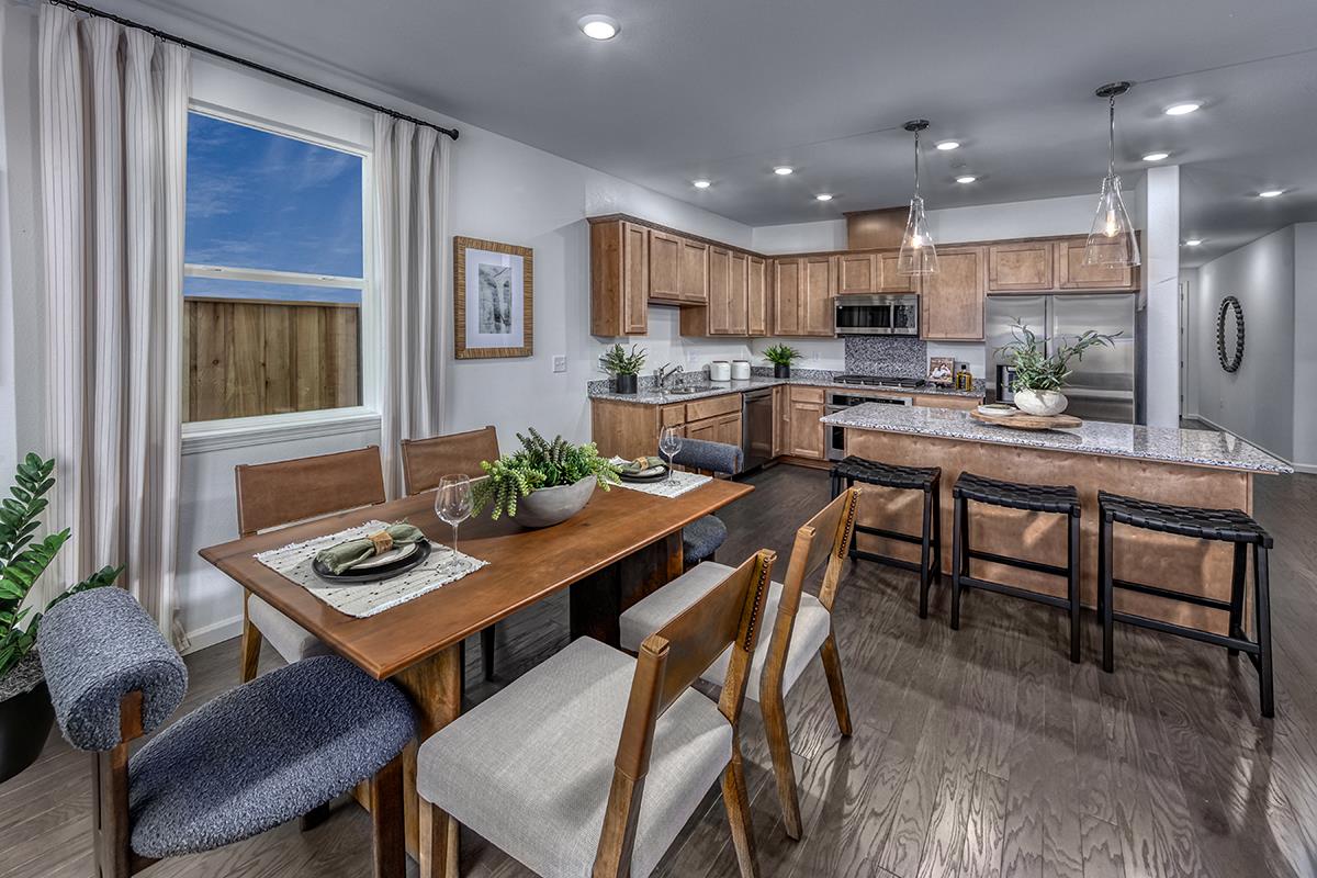 Detail Gallery Image 6 of 13 For 461 Walk About Way, Hollister,  CA 95023 - 3 Beds | 2 Baths