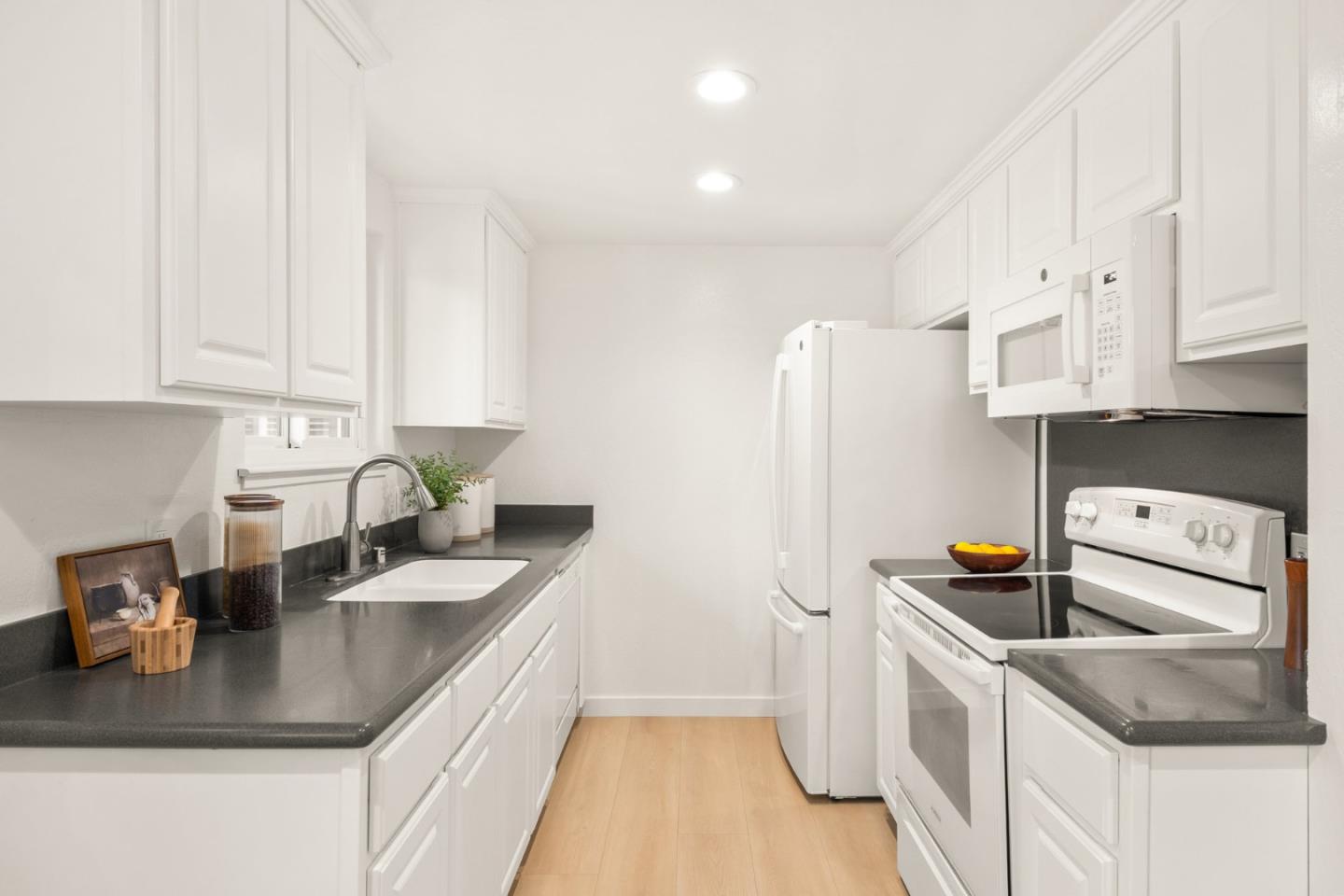 Detail Gallery Image 8 of 40 For 1070 Mercedes Ave #24,  Los Altos,  CA 94022 - 2 Beds | 2 Baths