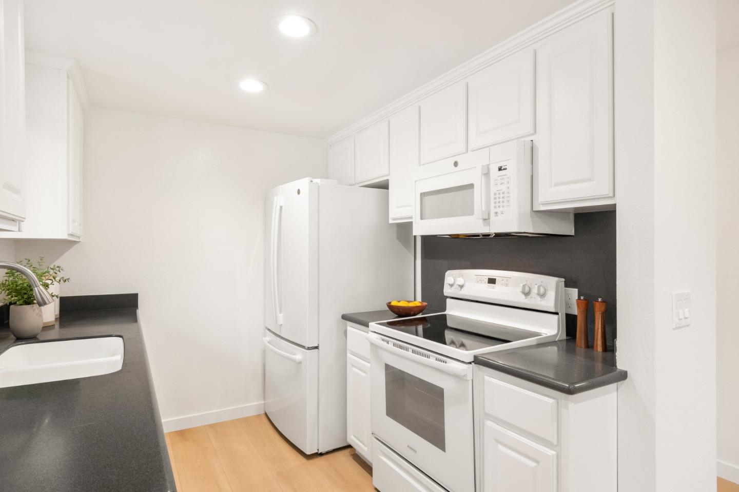 Detail Gallery Image 9 of 40 For 1070 Mercedes Ave #24,  Los Altos,  CA 94022 - 2 Beds | 2 Baths