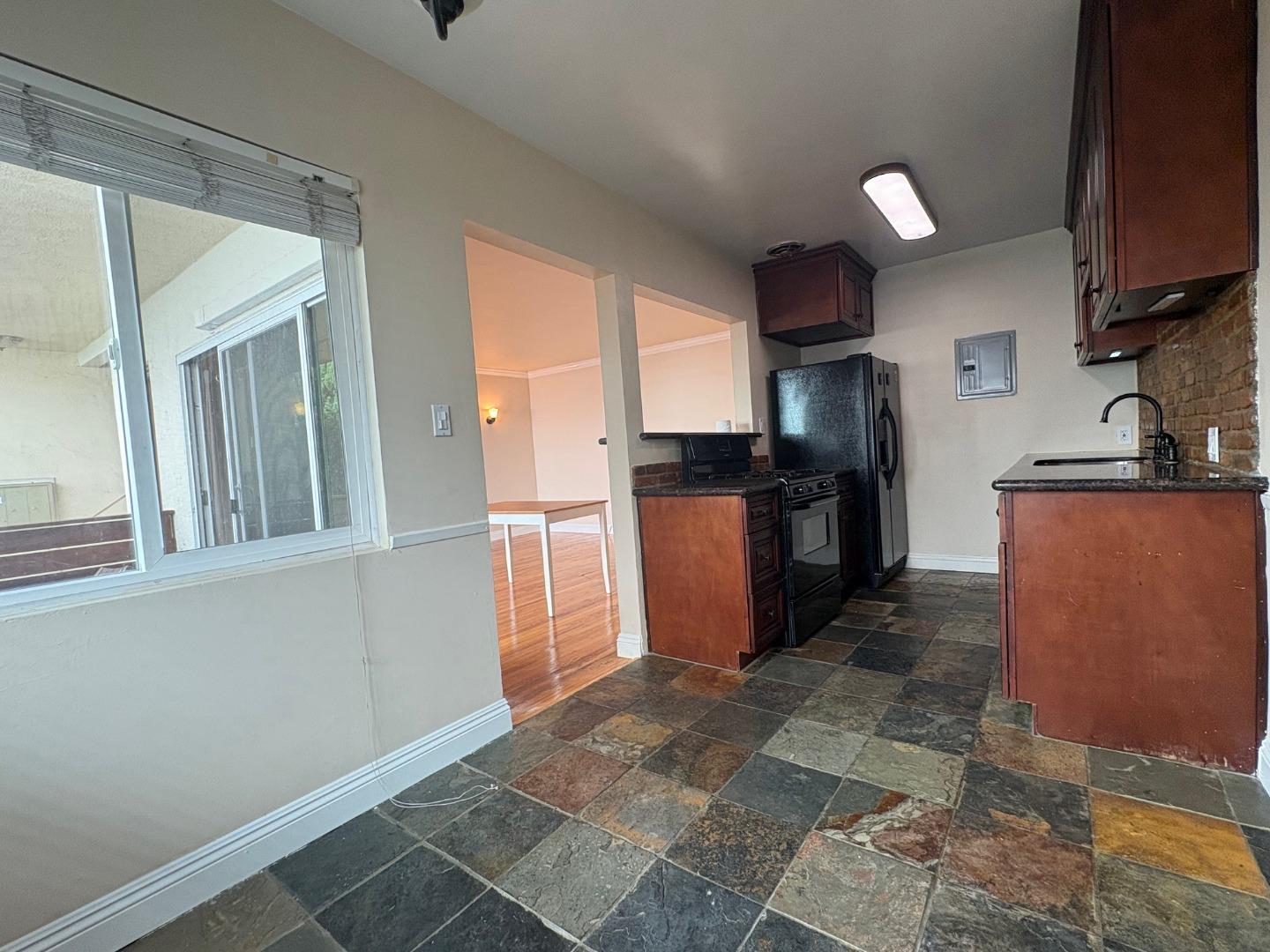 Detail Gallery Image 13 of 31 For 11719 Mayfield Ave Apt 1,  Los Angeles,  CA 90049 - 2 Beds | 1 Baths