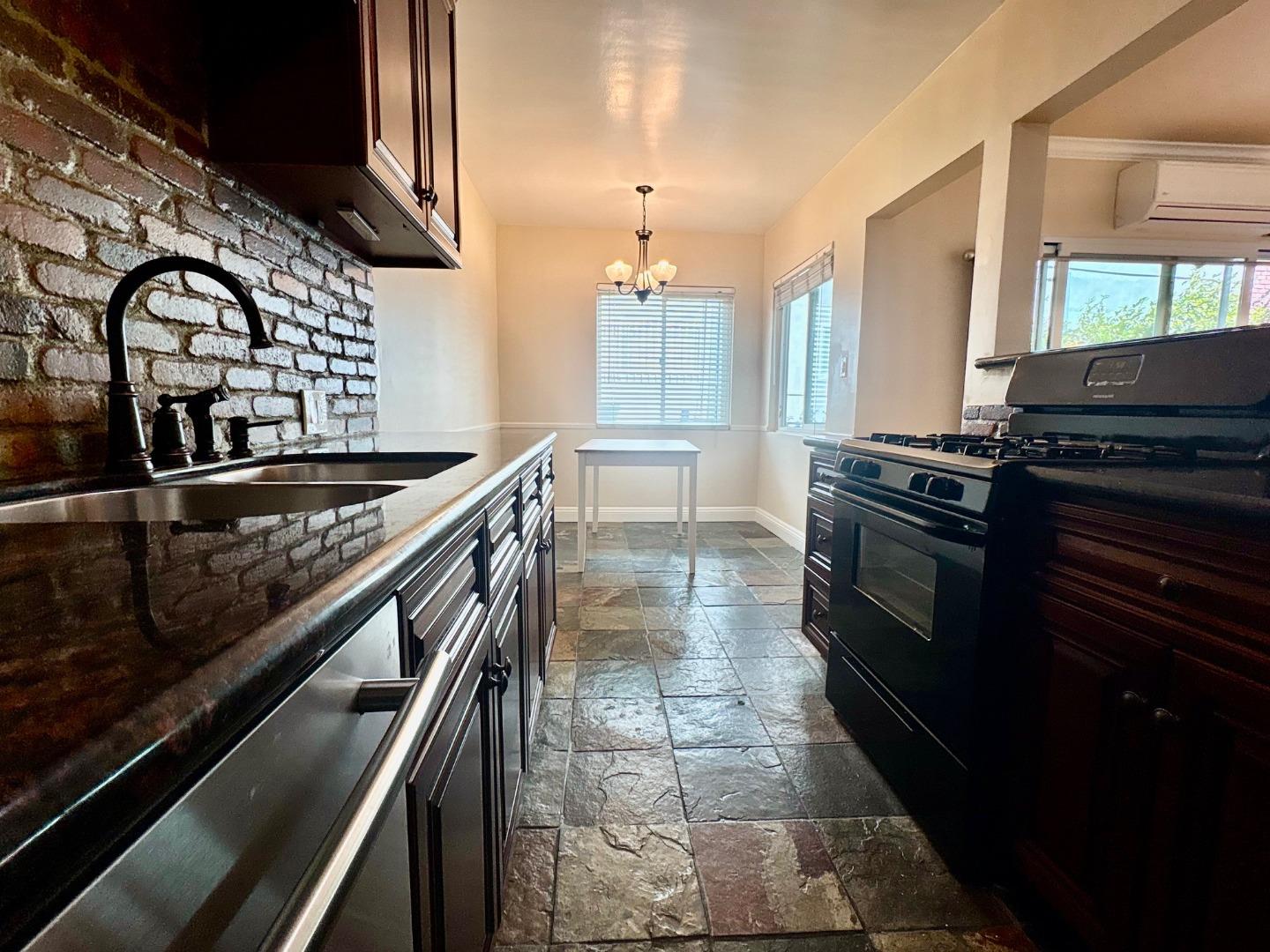 Detail Gallery Image 18 of 31 For 11719 Mayfield Ave Apt 1,  Los Angeles,  CA 90049 - 2 Beds | 1 Baths