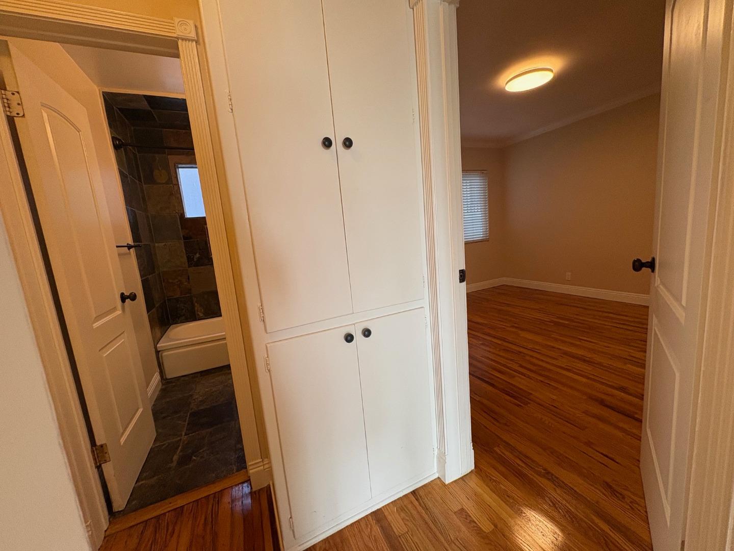 Detail Gallery Image 19 of 31 For 11719 Mayfield Ave Apt 1,  Los Angeles,  CA 90049 - 2 Beds | 1 Baths