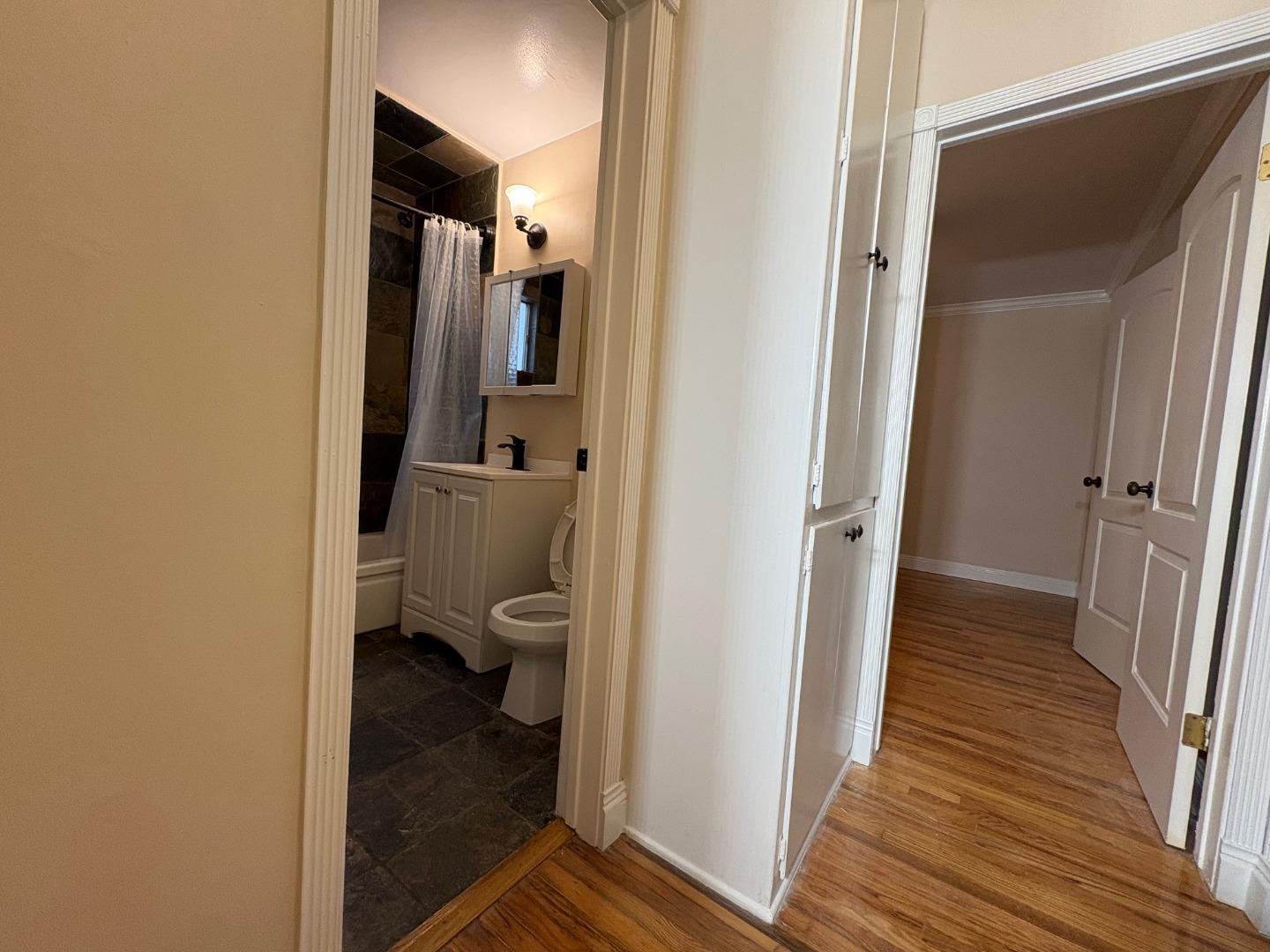 Detail Gallery Image 24 of 31 For 11719 Mayfield Ave Apt 1,  Los Angeles,  CA 90049 - 2 Beds | 1 Baths