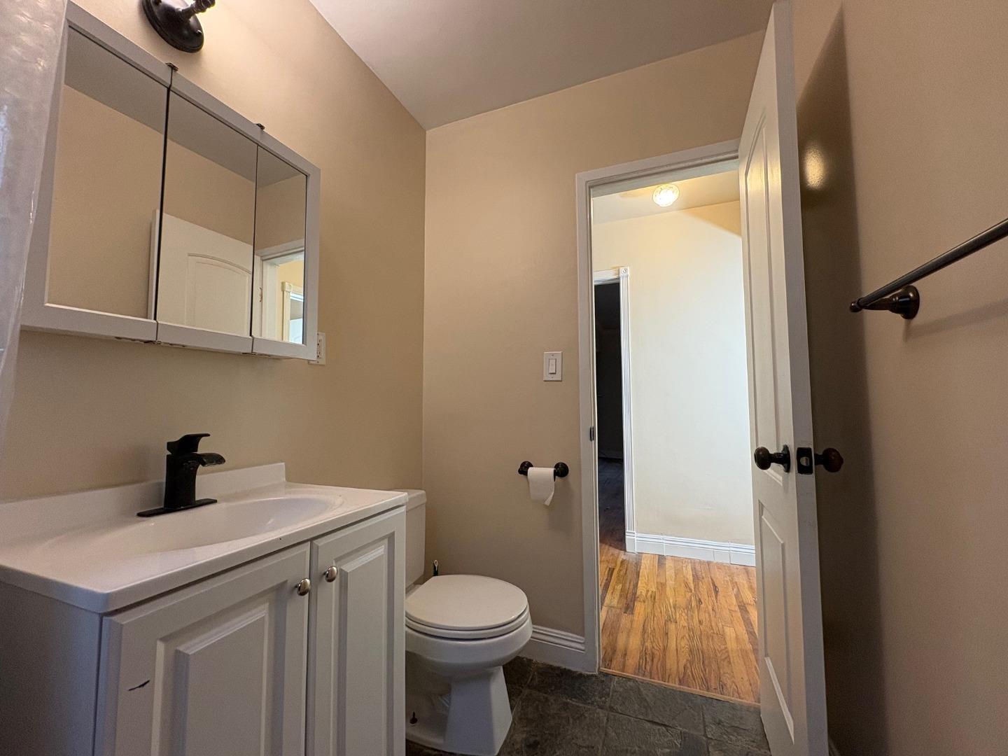 Detail Gallery Image 26 of 31 For 11719 Mayfield Ave Apt 1,  Los Angeles,  CA 90049 - 2 Beds | 1 Baths