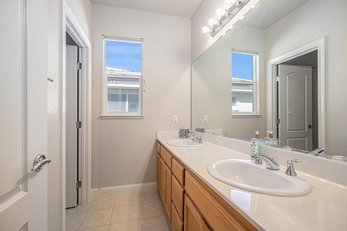 Detail Gallery Image 32 of 53 For 1964 Finger Peak Way, Antioch,  CA 94531 - 5 Beds | 5/1 Baths