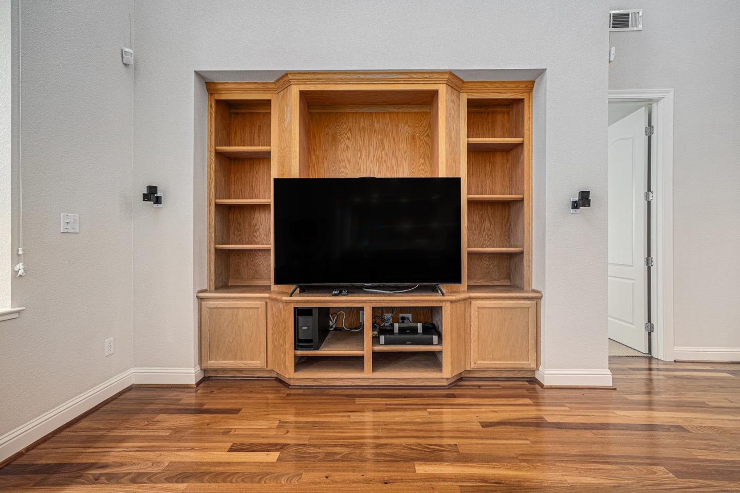 Detail Gallery Image 9 of 53 For 1964 Finger Peak Way, Antioch,  CA 94531 - 5 Beds | 5/1 Baths