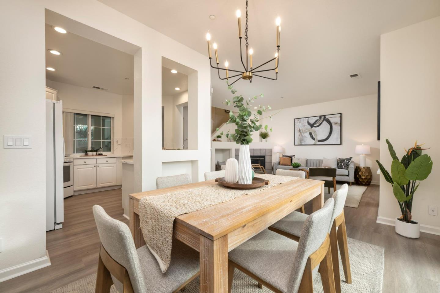 Detail Gallery Image 10 of 23 For 106 Camerota Way, Redwood Shores,  CA 94065 - 3 Beds | 2/1 Baths