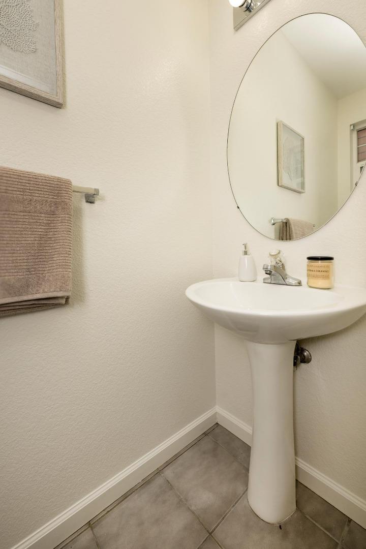 Detail Gallery Image 11 of 23 For 106 Camerota Way, Redwood Shores,  CA 94065 - 3 Beds | 2/1 Baths