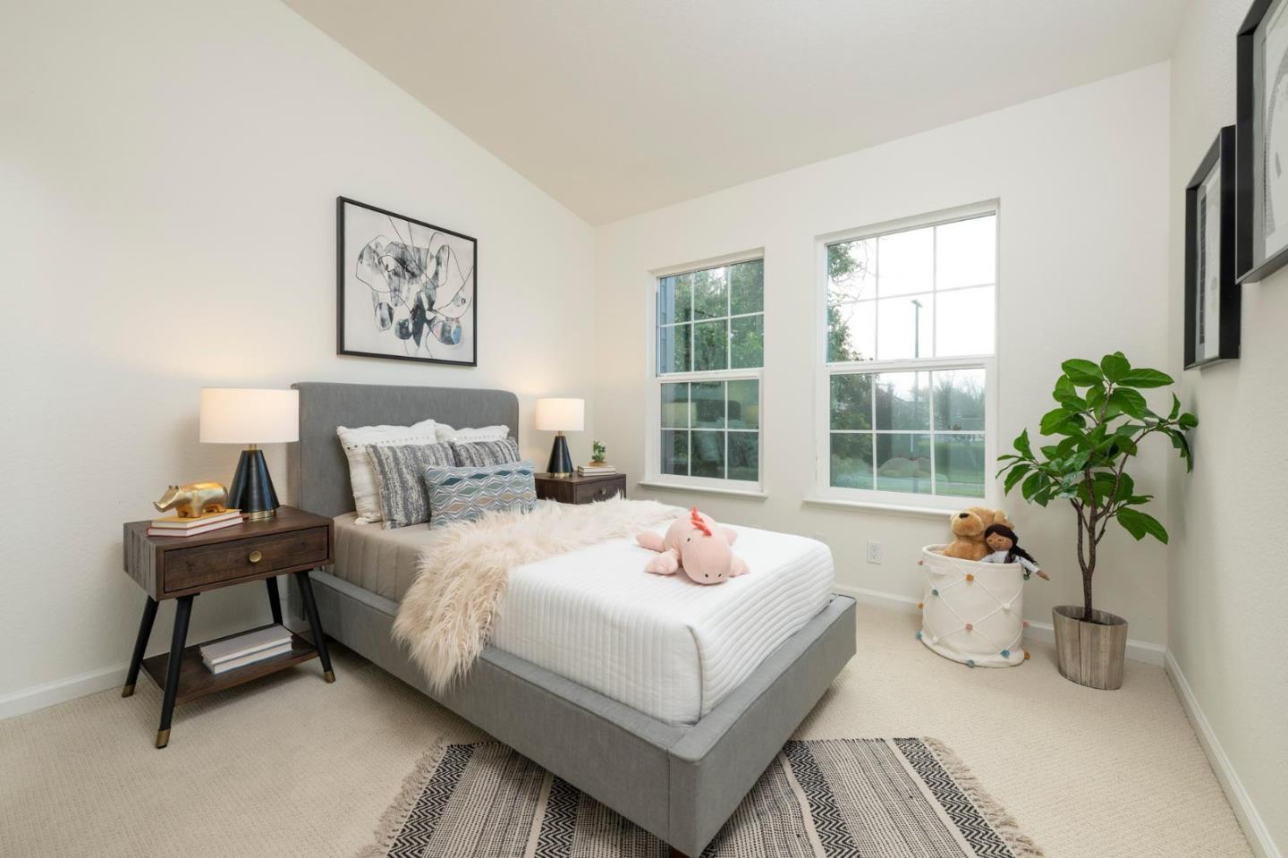 Detail Gallery Image 16 of 23 For 106 Camerota Way, Redwood Shores,  CA 94065 - 3 Beds | 2/1 Baths