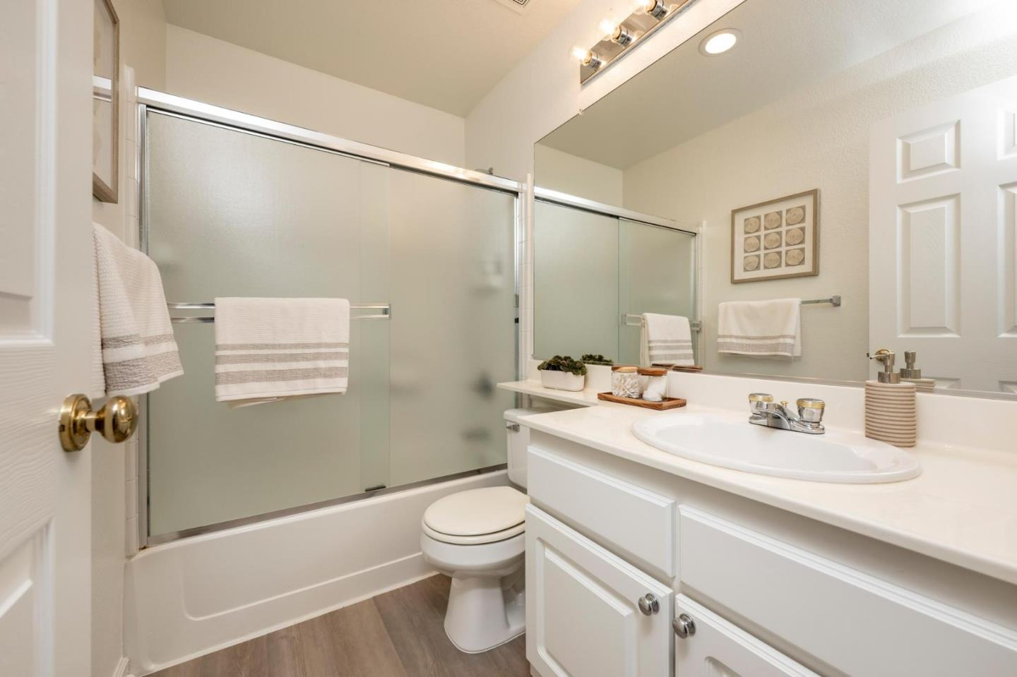 Detail Gallery Image 17 of 23 For 106 Camerota Way, Redwood Shores,  CA 94065 - 3 Beds | 2/1 Baths