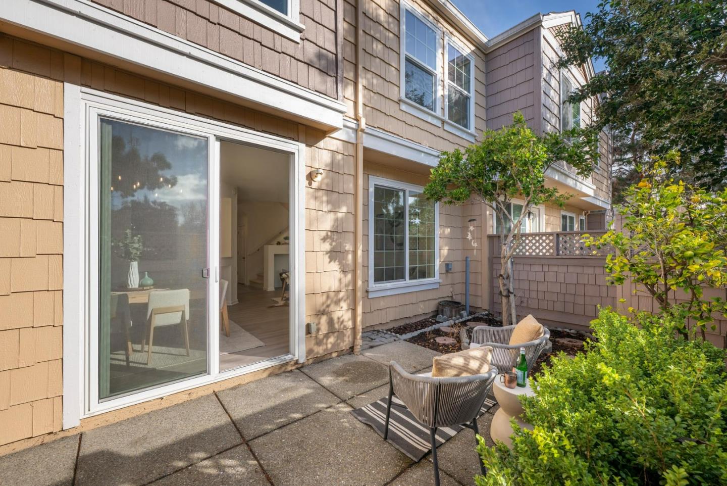 Detail Gallery Image 20 of 23 For 106 Camerota Way, Redwood Shores,  CA 94065 - 3 Beds | 2/1 Baths