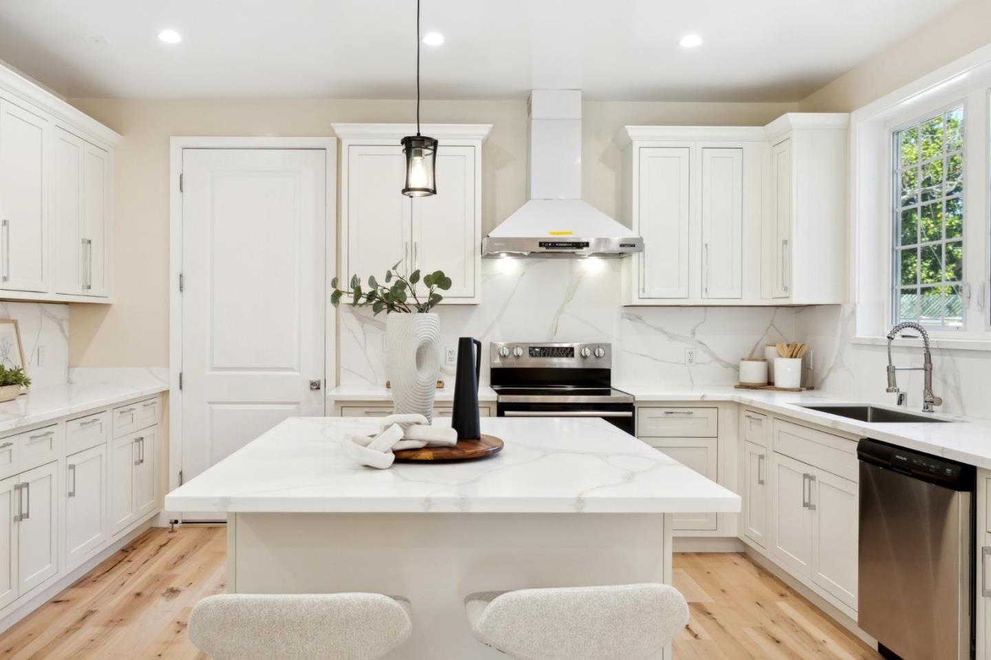 Detail Gallery Image 11 of 45 For 121 S Fremont St, San Mateo,  CA 94401 - 4 Beds | 5 Baths