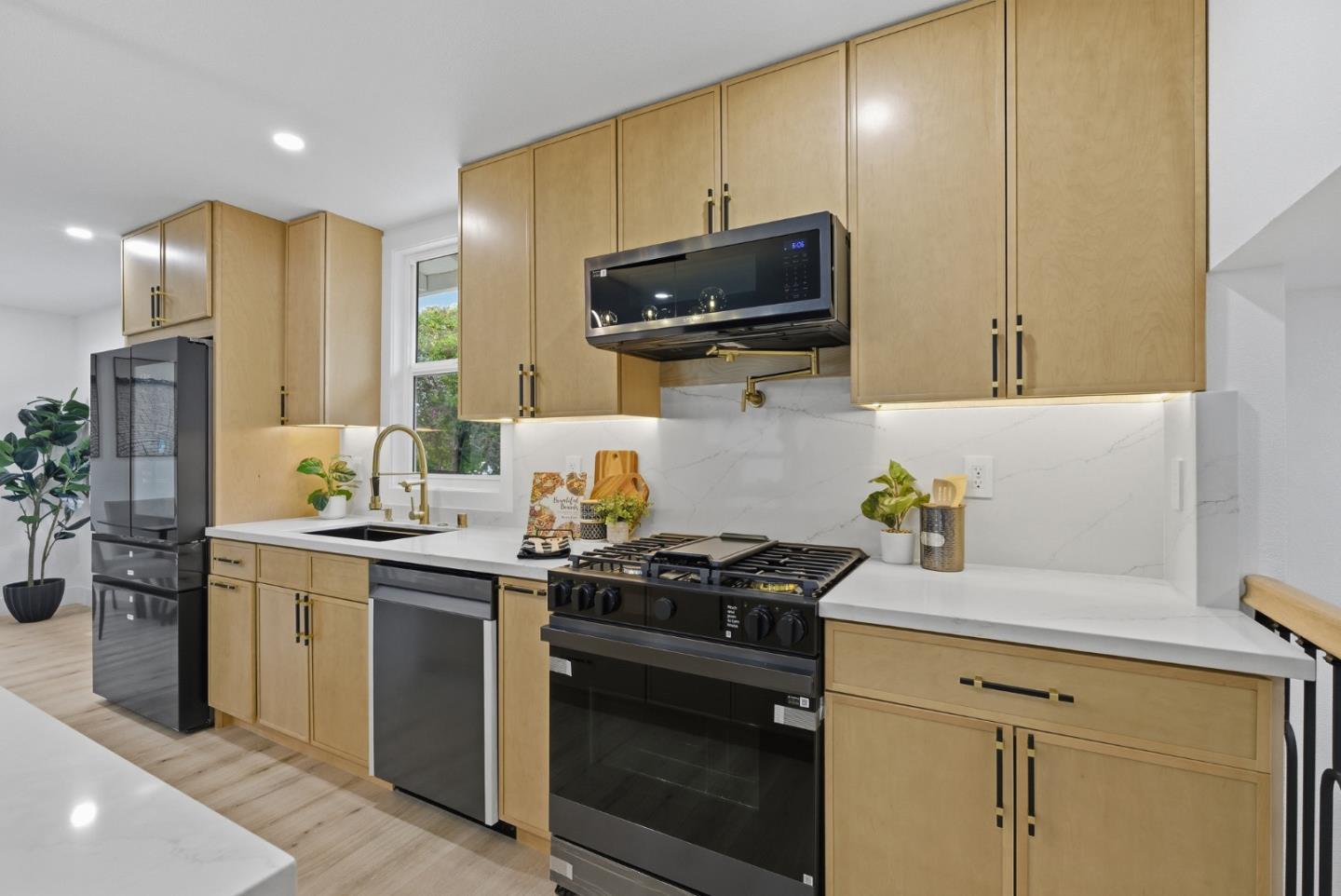 Detail Gallery Image 17 of 50 For 422 Liquidambar Way, Sunnyvale,  CA 94086 - 4 Beds | 2/1 Baths