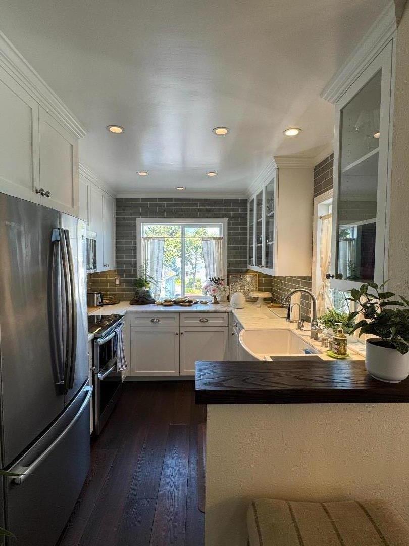 Detail Gallery Image 4 of 11 For 767 Portwalk Pl, Redwood City,  CA 94065 - 2 Beds | 1 Baths