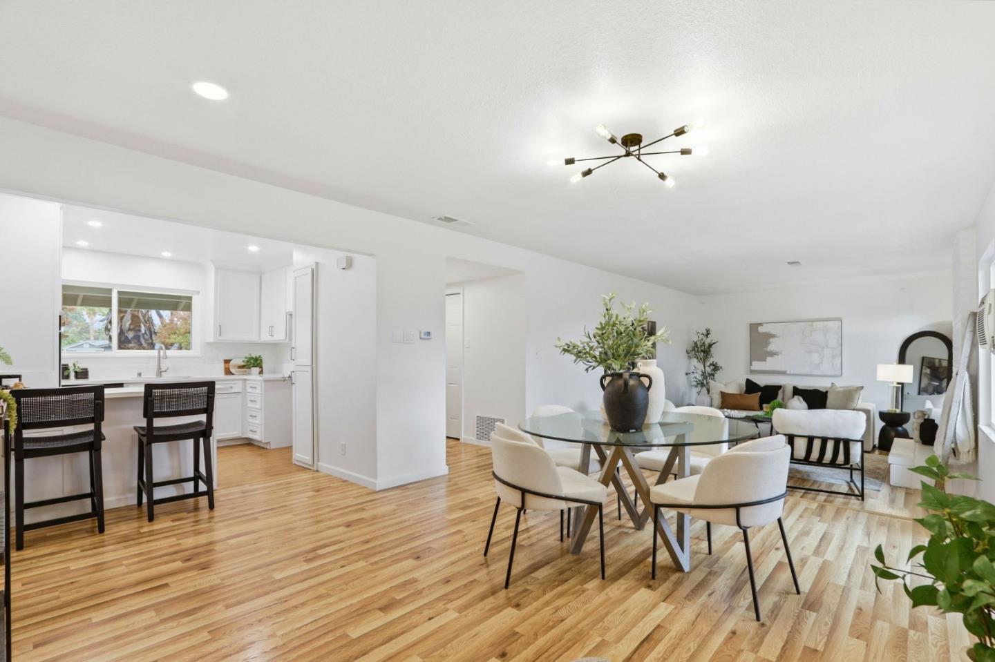 Detail Gallery Image 9 of 43 For 5027 Corbin Ave, San Jose,  CA 95118 - 4 Beds | 2 Baths