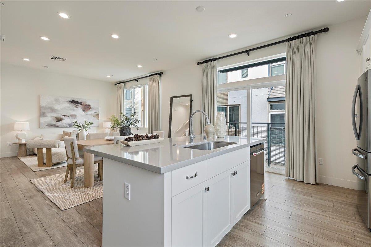 Detail Gallery Image 12 of 29 For 166 Nexus Loop, San Jose,  CA 95110 - 2 Beds | 2/1 Baths