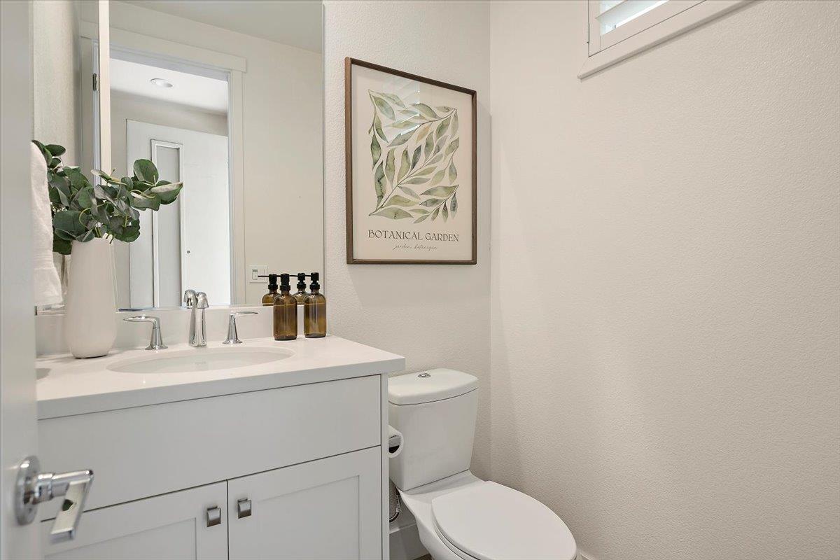 Detail Gallery Image 4 of 29 For 166 Nexus Loop, San Jose,  CA 95110 - 2 Beds | 2/1 Baths
