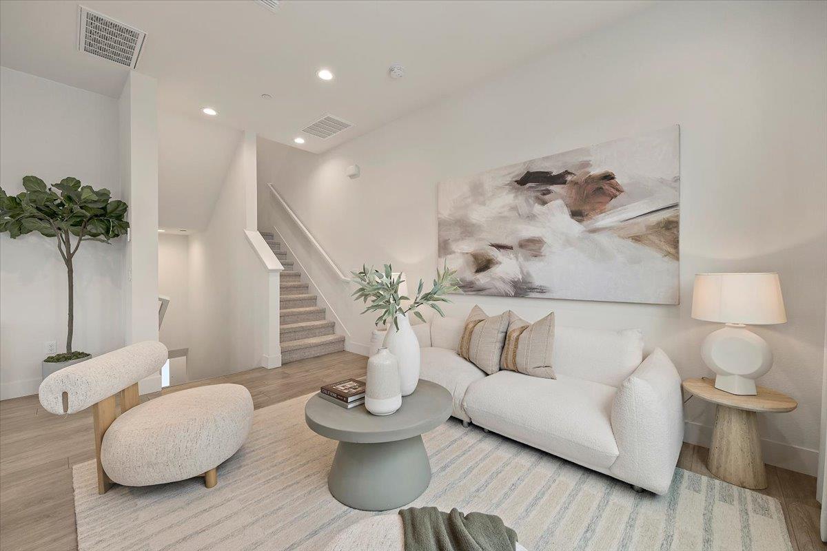 Detail Gallery Image 5 of 29 For 166 Nexus Loop, San Jose,  CA 95110 - 2 Beds | 2/1 Baths