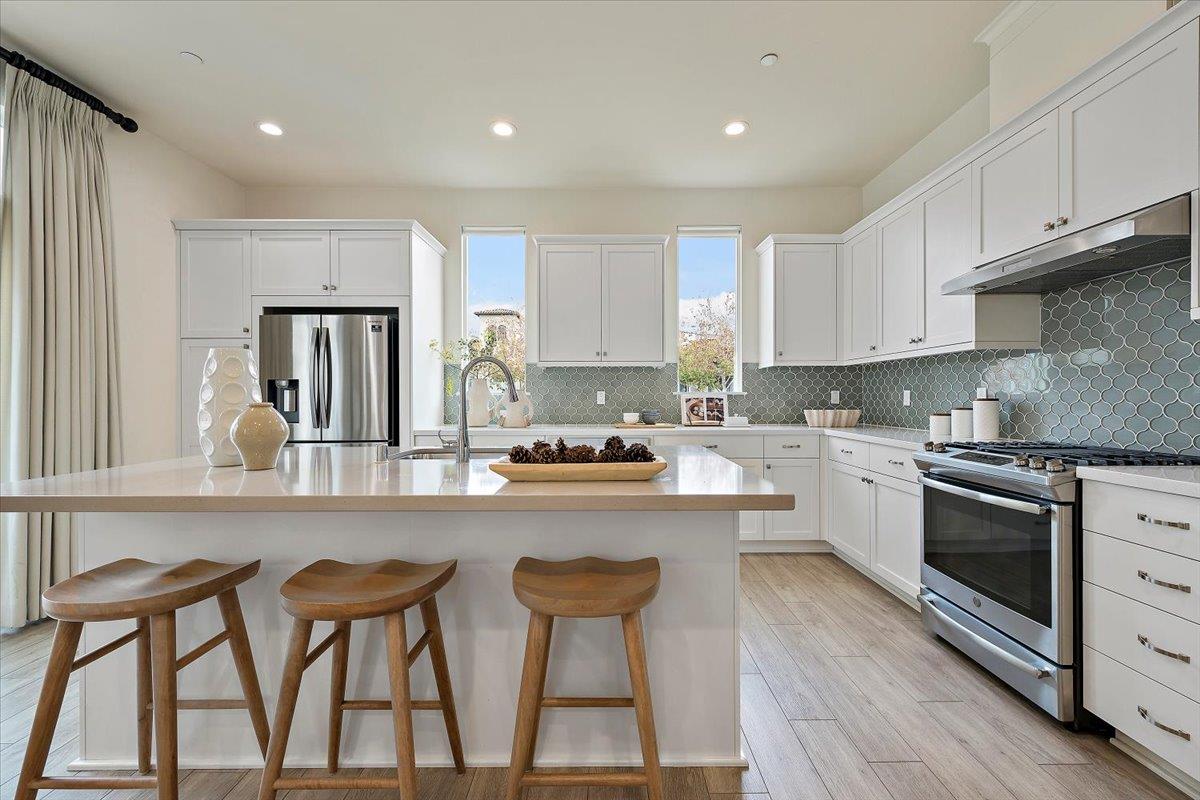 Detail Gallery Image 9 of 29 For 166 Nexus Loop, San Jose,  CA 95110 - 2 Beds | 2/1 Baths