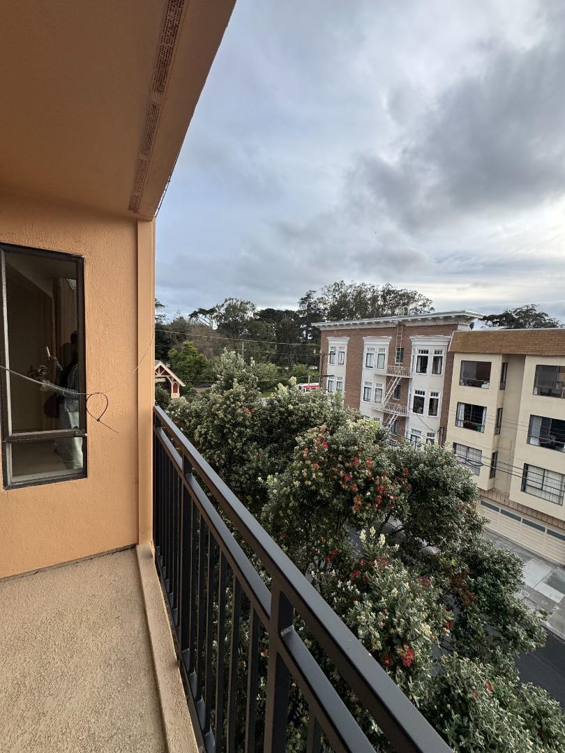 Detail Gallery Image 36 of 38 For 790 7th Ave #404,  San Francisco,  CA 94118 - 2 Beds | 2 Baths