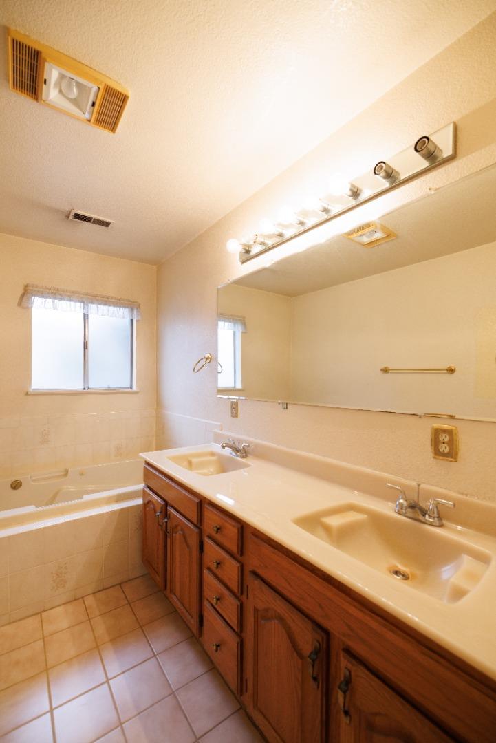 Detail Gallery Image 3 of 17 For 140 Marian Ln, San Jose,  CA 95127 - 3 Beds | 2 Baths