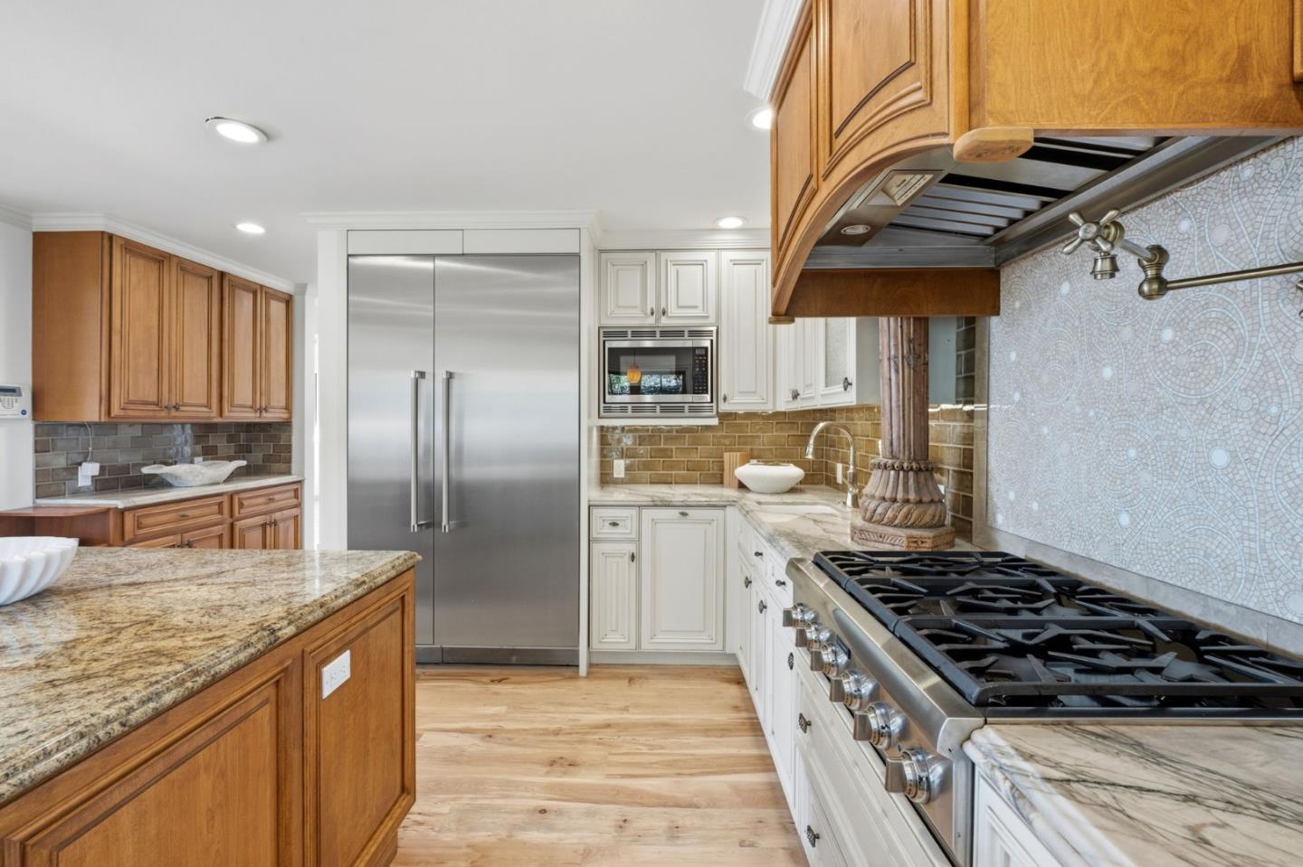 Detail Gallery Image 10 of 42 For 711 W California Way, Redwood City,  CA 94062 - 3 Beds | 3/1 Baths