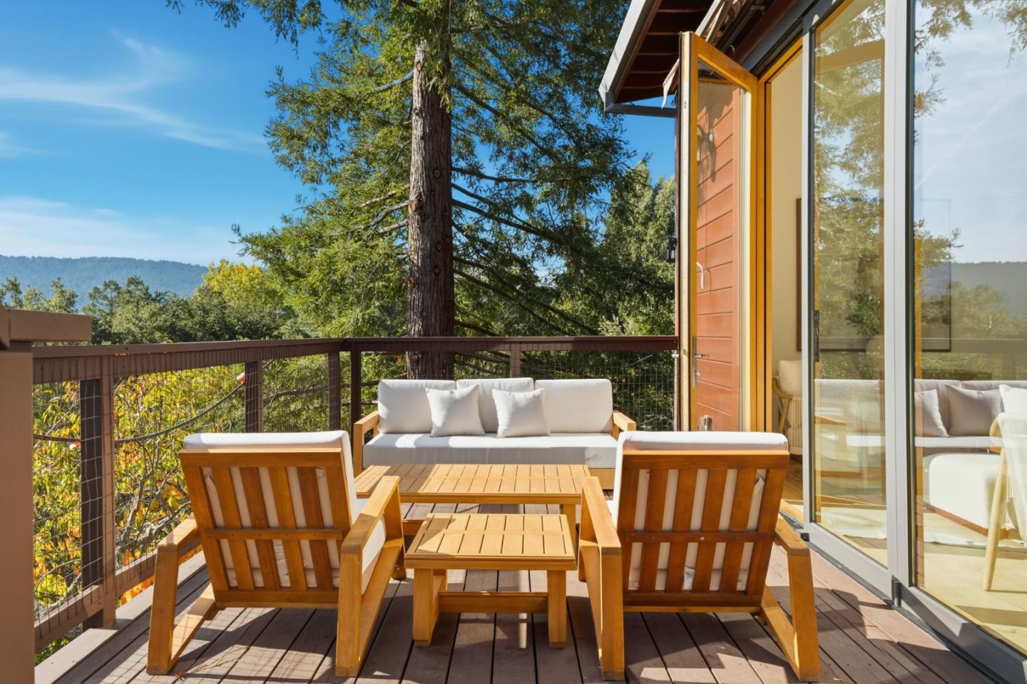 Detail Gallery Image 14 of 42 For 711 W California Way, Redwood City,  CA 94062 - 3 Beds | 3/1 Baths