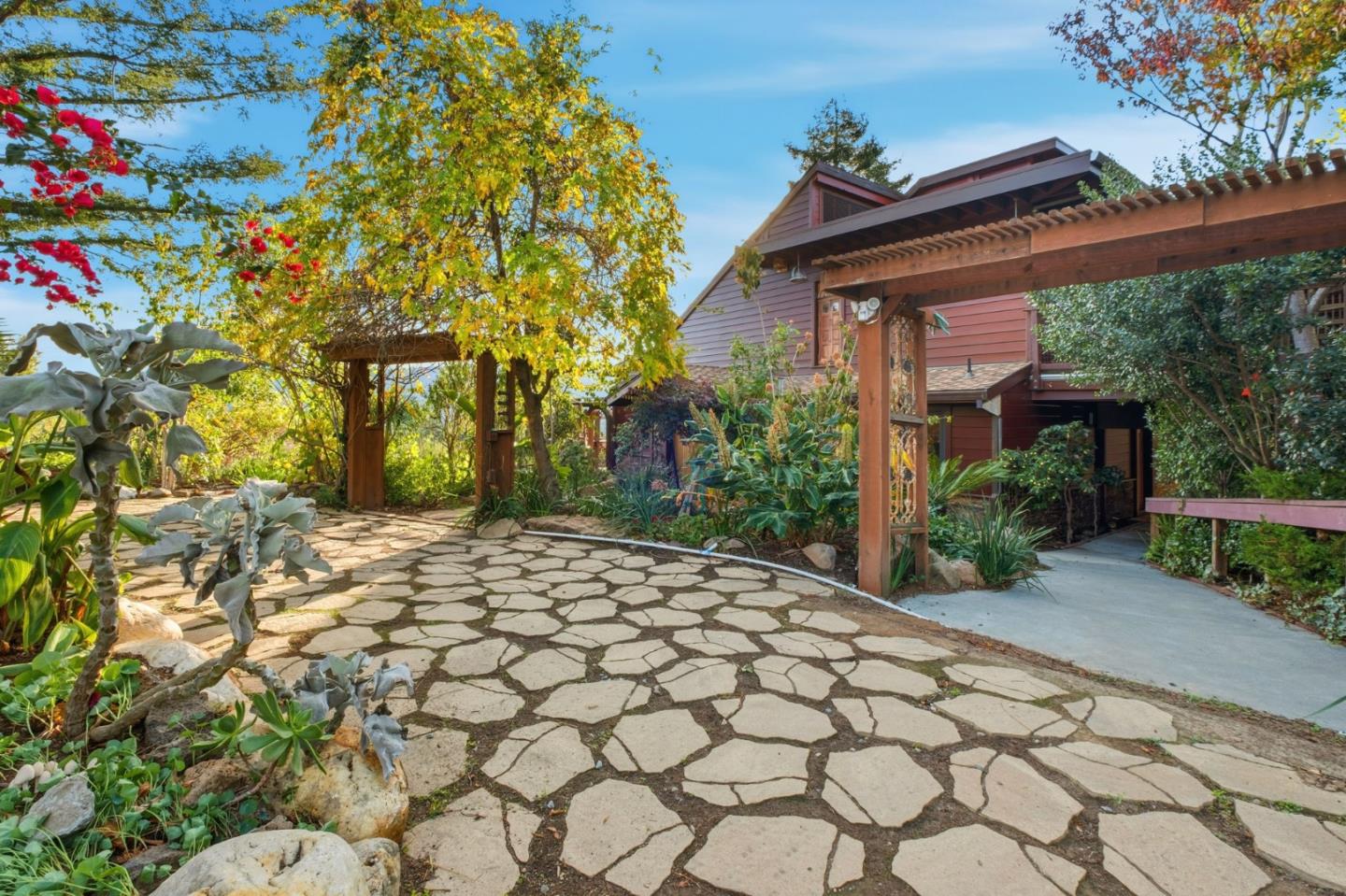 Detail Gallery Image 2 of 42 For 711 W California Way, Redwood City,  CA 94062 - 3 Beds | 3/1 Baths