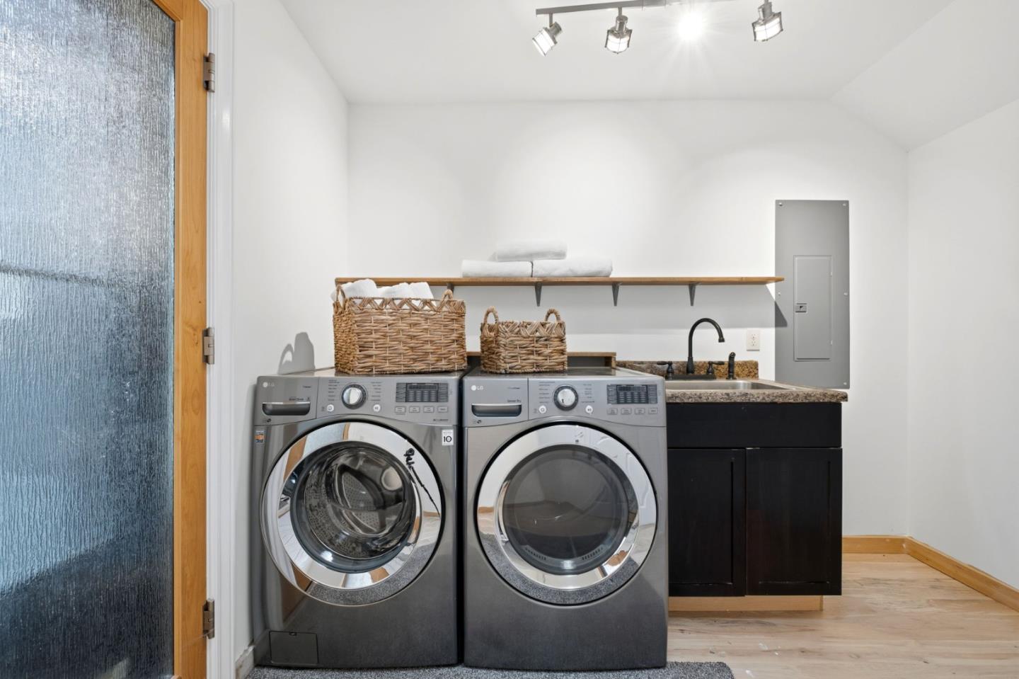 Detail Gallery Image 21 of 42 For 711 W California Way, Redwood City,  CA 94062 - 3 Beds | 3/1 Baths