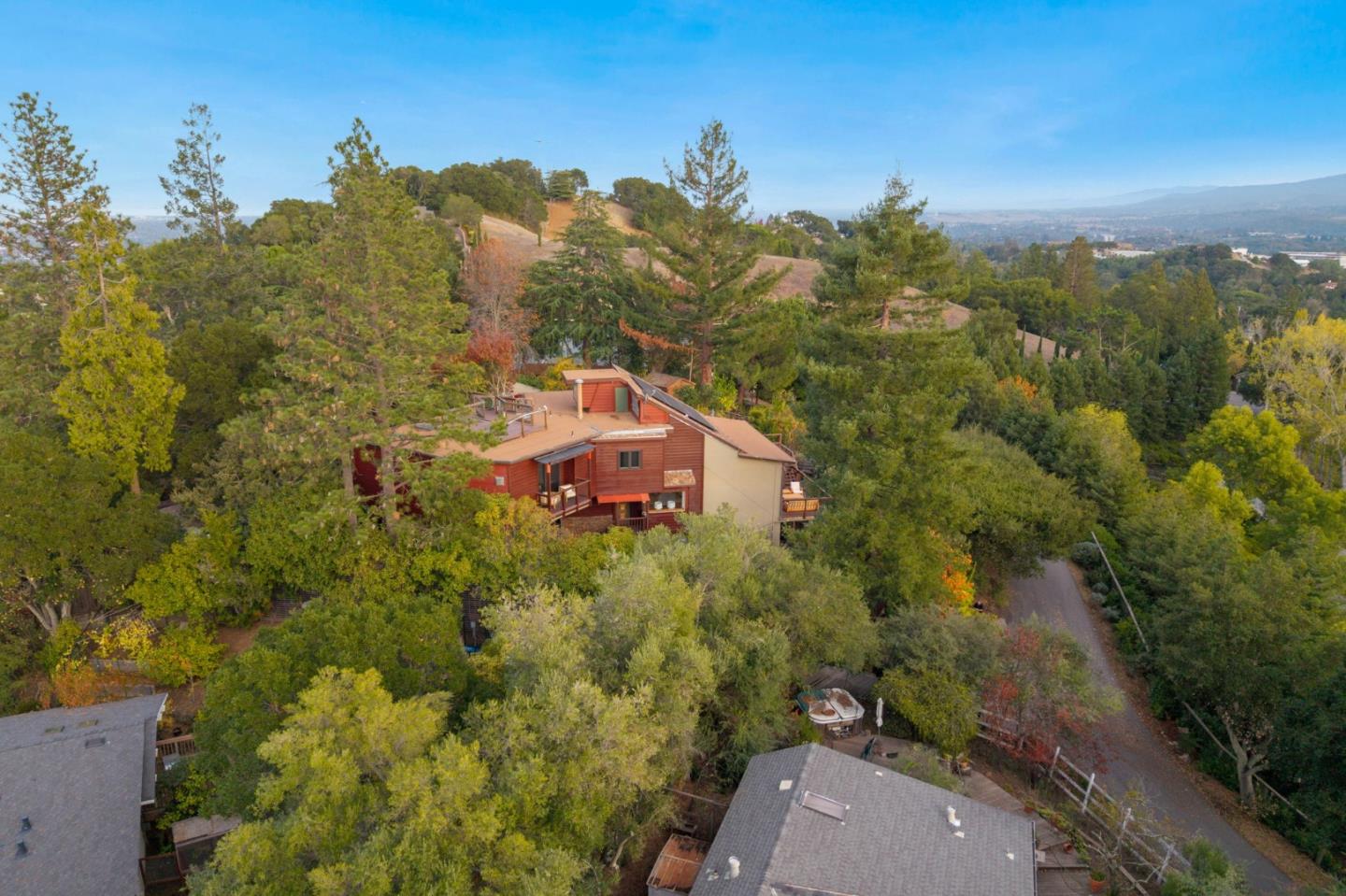 Detail Gallery Image 3 of 42 For 711 W California Way, Redwood City,  CA 94062 - 3 Beds | 3/1 Baths