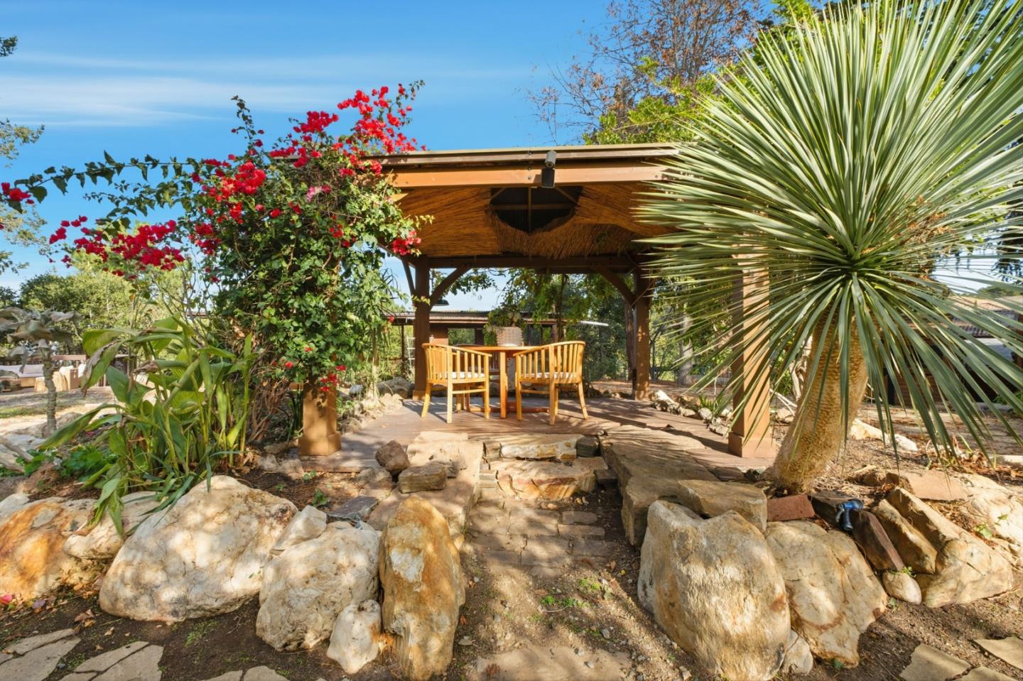 Detail Gallery Image 37 of 42 For 711 W California Way, Redwood City,  CA 94062 - 3 Beds | 3/1 Baths