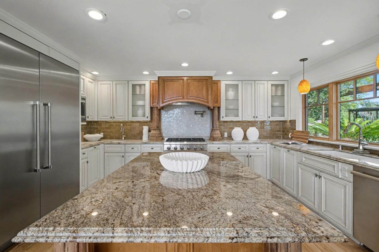 Detail Gallery Image 8 of 42 For 711 W California Way, Redwood City,  CA 94062 - 3 Beds | 3/1 Baths