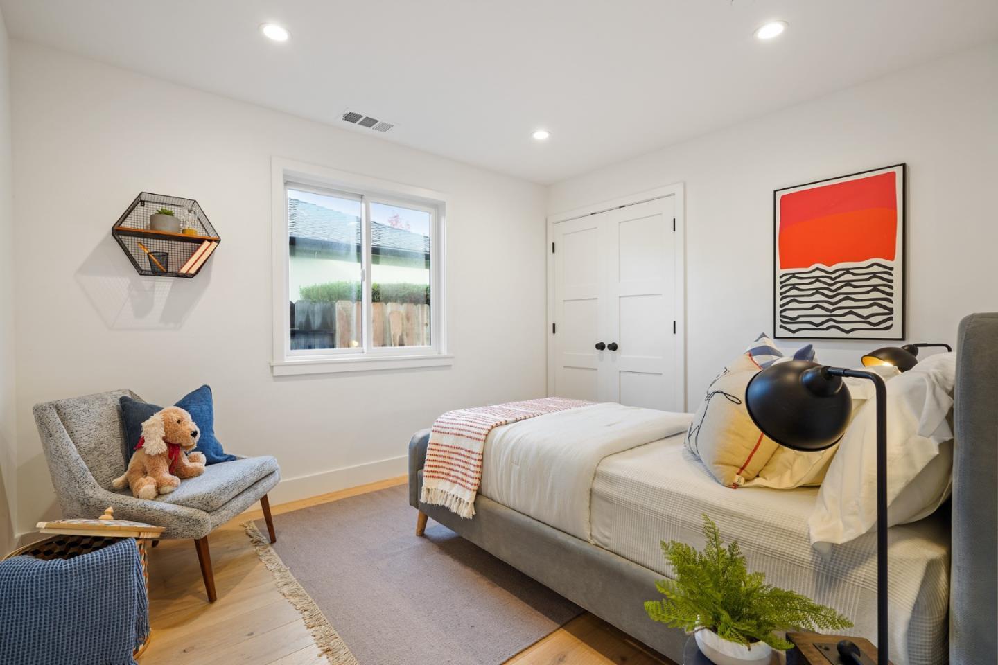 Detail Gallery Image 12 of 19 For 1642 Anamor St, Redwood City,  CA 94061 - 4 Beds | 2/1 Baths