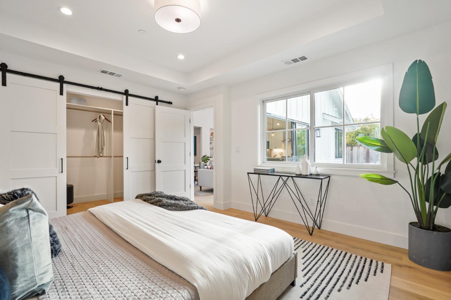 Detail Gallery Image 14 of 19 For 1642 Anamor St, Redwood City,  CA 94061 - 4 Beds | 2/1 Baths