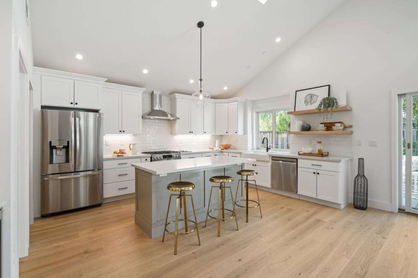 Detail Gallery Image 5 of 19 For 1642 Anamor St, Redwood City,  CA 94061 - 4 Beds | 2/1 Baths