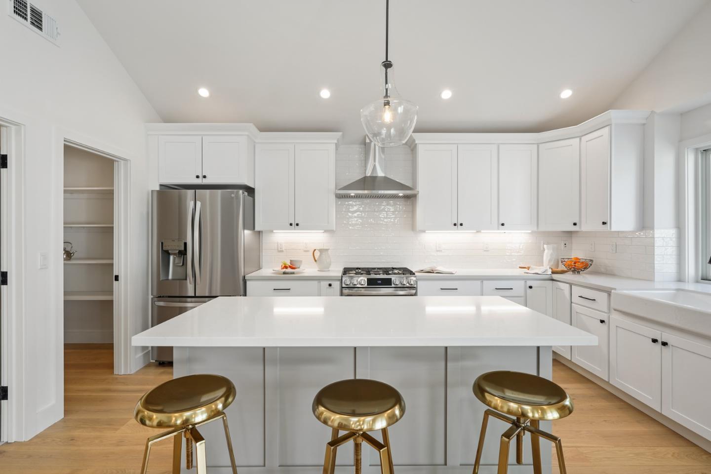 Detail Gallery Image 6 of 19 For 1642 Anamor St, Redwood City,  CA 94061 - 4 Beds | 2/1 Baths