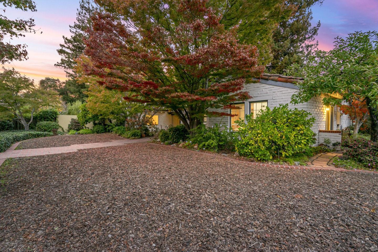 Detail Gallery Image 3 of 76 For 3691 Laguna Ave, Palo Alto,  CA 94306 - 3 Beds | 2 Baths