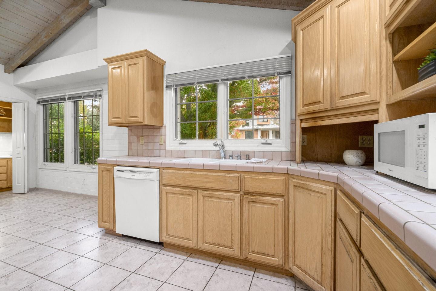 Detail Gallery Image 33 of 76 For 3691 Laguna Ave, Palo Alto,  CA 94306 - 3 Beds | 2 Baths