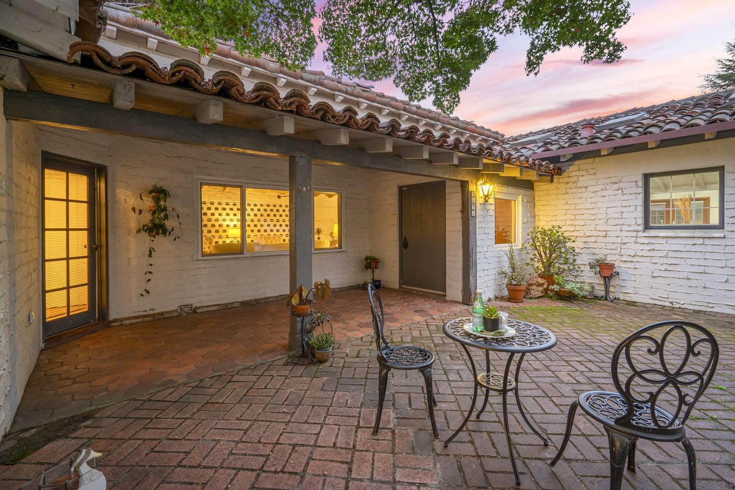 Detail Gallery Image 4 of 76 For 3691 Laguna Ave, Palo Alto,  CA 94306 - 3 Beds | 2 Baths