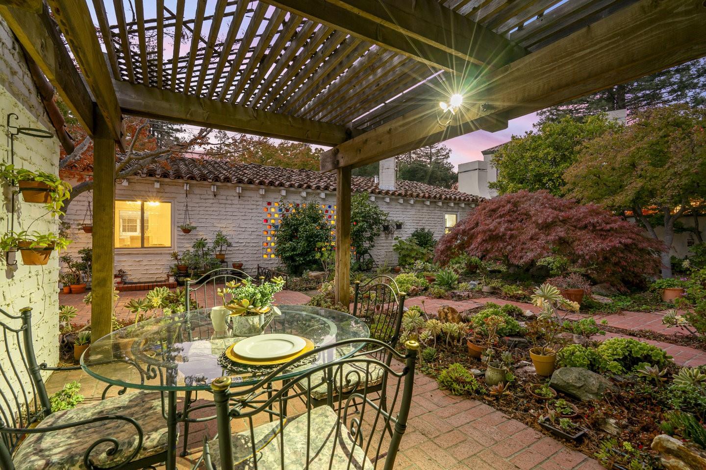 Detail Gallery Image 60 of 76 For 3691 Laguna Ave, Palo Alto,  CA 94306 - 3 Beds | 2 Baths