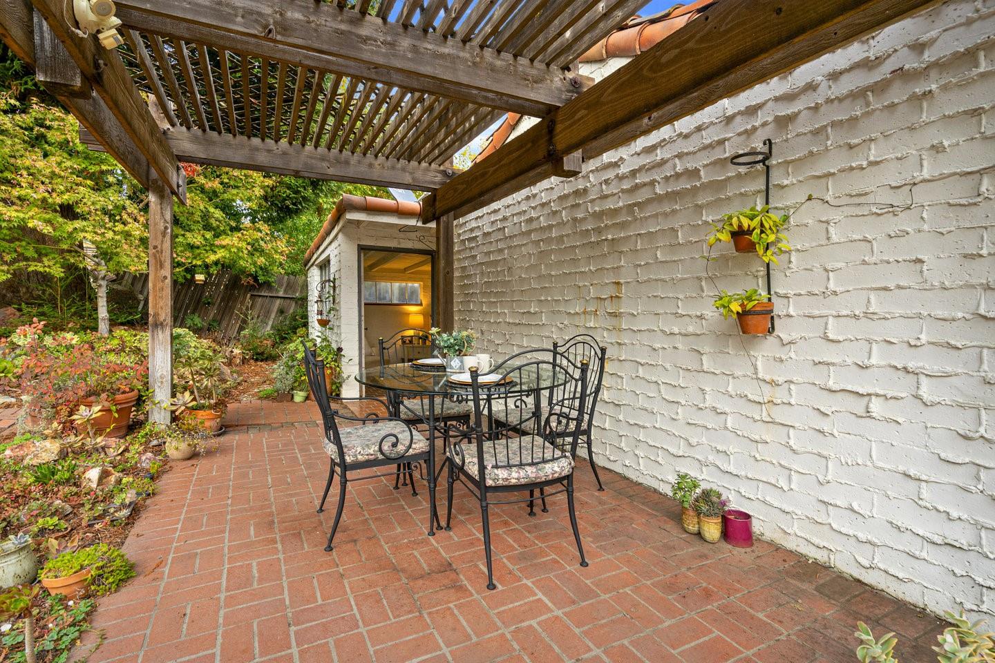 Detail Gallery Image 70 of 76 For 3691 Laguna Ave, Palo Alto,  CA 94306 - 3 Beds | 2 Baths