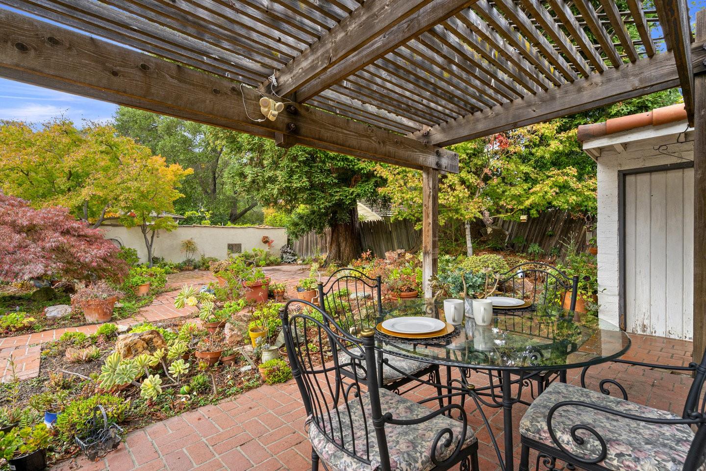 Detail Gallery Image 71 of 76 For 3691 Laguna Ave, Palo Alto,  CA 94306 - 3 Beds | 2 Baths