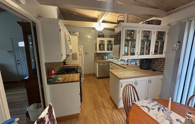 Detail Gallery Image 13 of 54 For 525 Wellington Dr, San Carlos,  CA 94070 - 4 Beds | 3 Baths